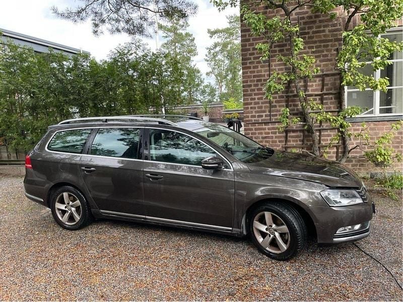 Brun Begagnad 2015 VW Passat Kombi | 80 000 kr (Superpris) - Bild 1/4