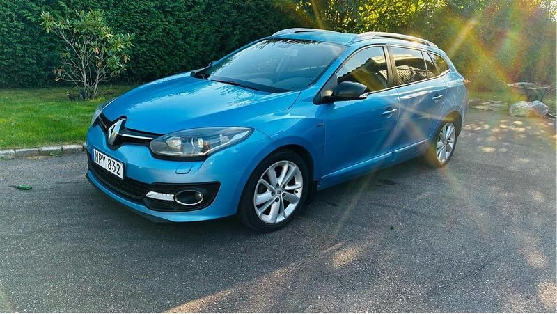 Blå Begagnad 2015 Renault Mégane GrandTour LIMITED Kombi | 55 000 kr (Marknadspris) - Bild 1/4