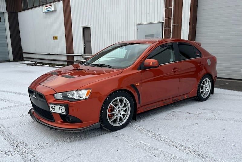 Pearl metallic Begagnad 2010 Mitsubishi Lancer Sportback Halvkombi | 99 000 kr - Bild 1/4