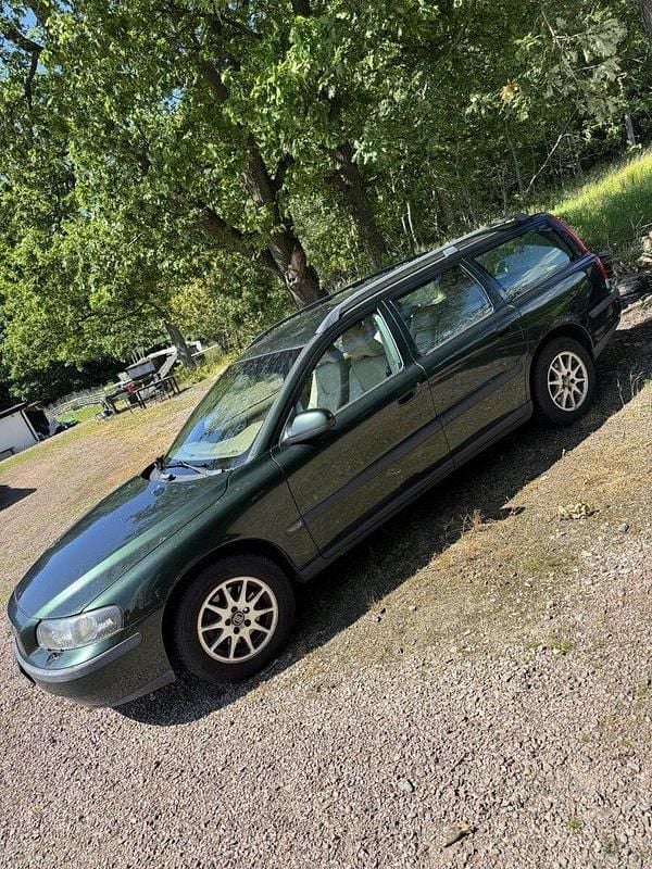 Grön Begagnad 2001 Volvo V70 Kombi | 6 000 kr (Superpris) - Bild 1/2