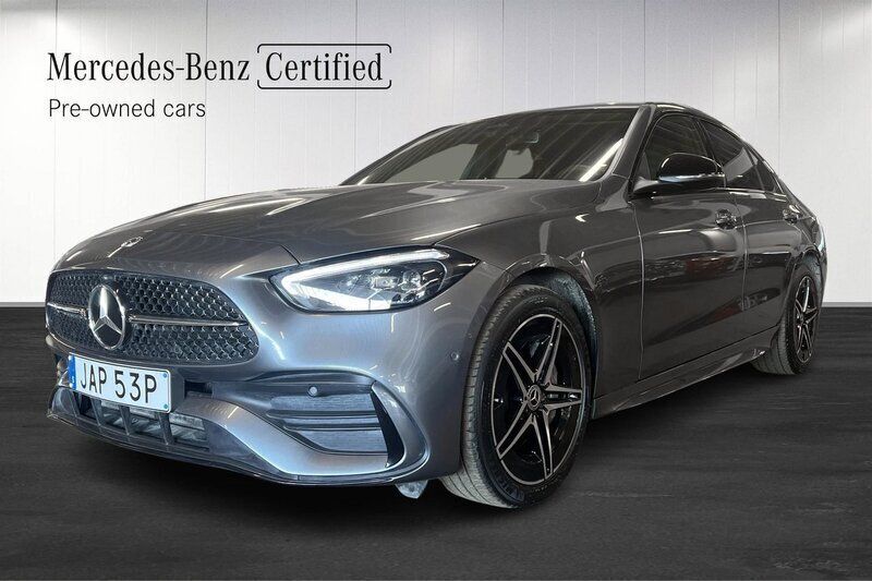 Grå Begagnad 2023 Mercedes C300e AMG Sedan | 519 000 kr (Marknadspris) - Bild 1/4
