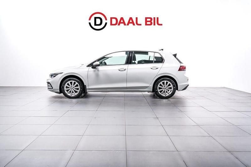 Vit Begagnad 2020 VW Golf VIII Halvkombi | 224 700 kr (Marknadspris) - Bild 1/4