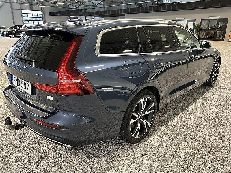 Begagnad Volvo V60 253 HK (186 kW) 2021 Mörkblå Kombi
