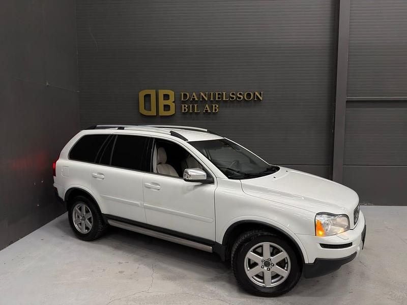 Vit Begagnad 2011 Volvo XC90 R-Design SUV | 109 800 kr (Marknadspris) - Bild 1/4