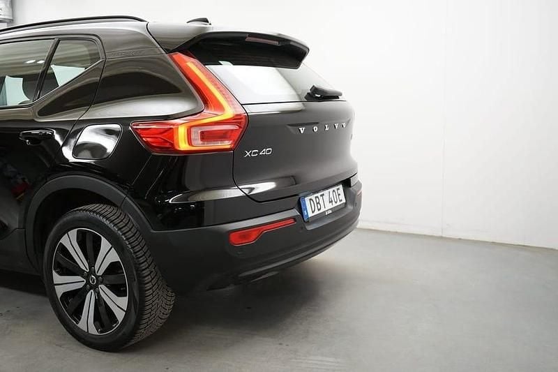 Begagnad Volvo XC40 Core 185 kW (252 HK) 2022 Svart SUV