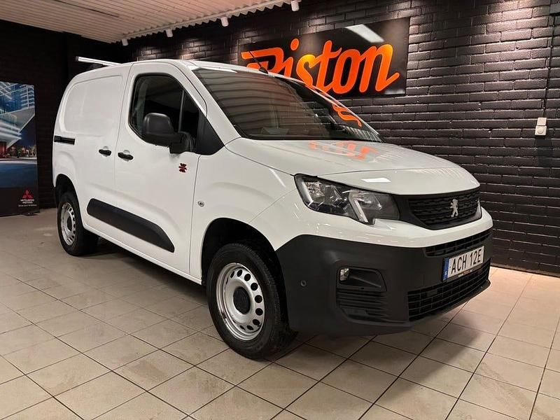 Vit Begagnad 2019 Peugeot Partner Minibuss | 169 000 kr (Marknadspris) - Bild 1/4