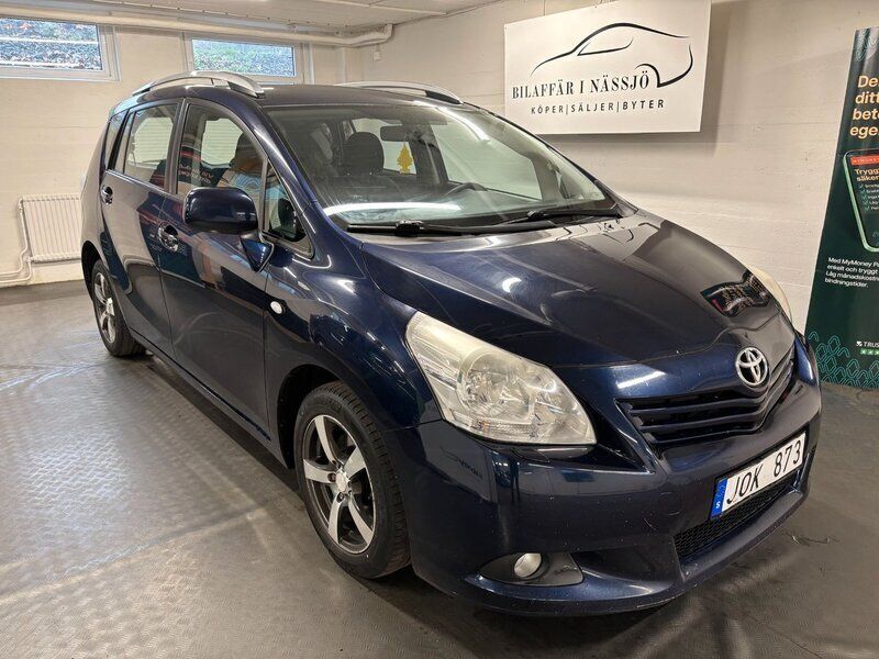 Mörkblå Begagnad 2010 Toyota Verso Minibuss | 44 900 kr (Bra pris) - Bild 1/4