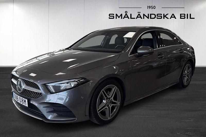 Mörkgrå Begagnad 2020 Mercedes A200 AMG Sedan | 259 000 kr (Superpris) - Bild 1/4