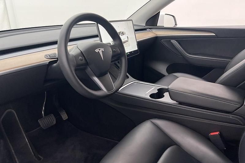 Vit Begagnad 2022 Tesla Model Y Long Range AWD SUV | 374 900 kr (Marknadspris) - Bild 1/2