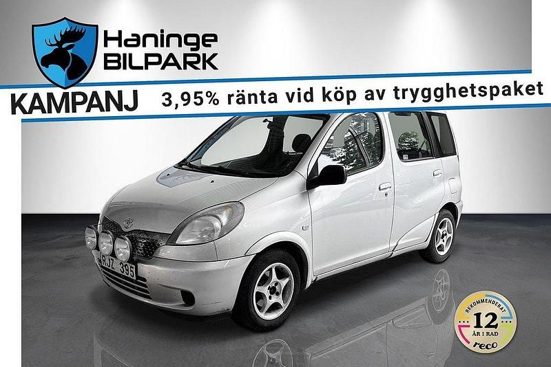 Grå Begagnad 2000 Toyota Yaris Verso Minibuss | 49 500 kr (Lite dyr) - Bild 1/2