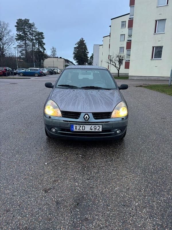 Begagnad 2006 Renault Clio II Halvkombi | 16 000 kr (Marknadspris) - Bild 1/4