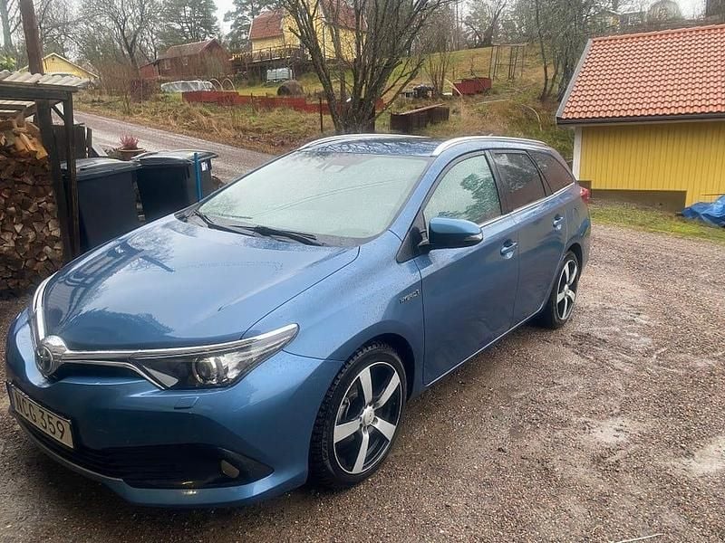 Begagnad 2016 Toyota Auris Touring Sports Kombi | 135 000 kr (Marknadspris) - Bild 1/4