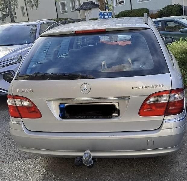 Silver Begagnad 2005 Mercedes E200 Kombi | 52 999 kr (Lite dyr) - Bild 1/4