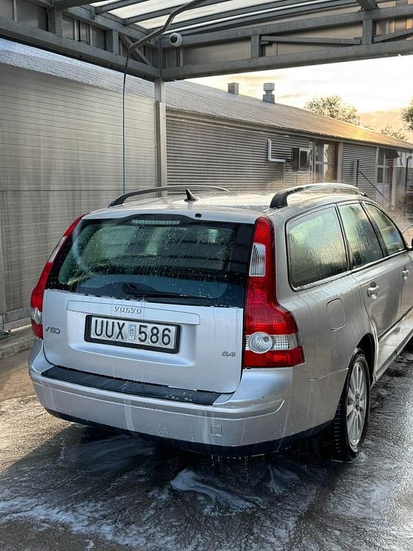 Begagnad Volvo V50 170 HK (125 kW) 2004 Silver Kombi