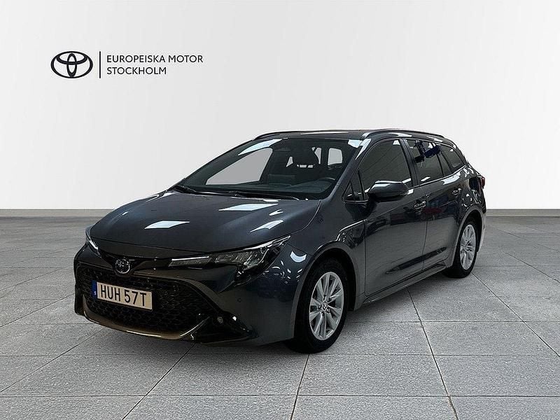Mörkgrå Begagnad 2024 Toyota Corolla Active Kombi | 289 900 kr (Marknadspris) - Bild 1/4