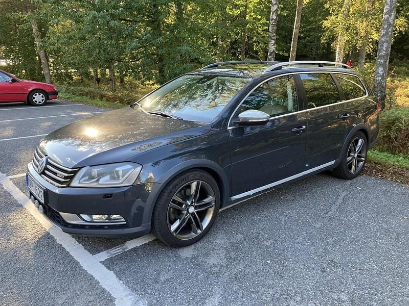 Grå Begagnad 2013 VW Passat Alltrack Kombi | 52 000 kr (Superpris) - Bild 1/4