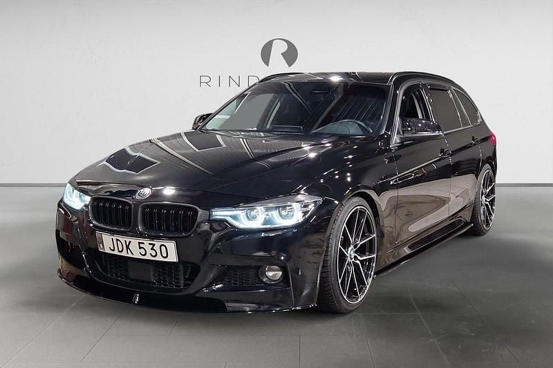 Svart Begagnad 2018 BMW 320 Sport Line Kombi | 209 900 kr (Marknadspris) - Bild 1/3