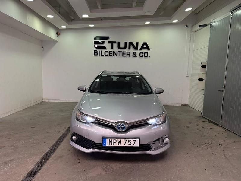 Begagnad Toyota Auris Touring Sports Active 136 HK (100 kW) 2017 Silver Kombi