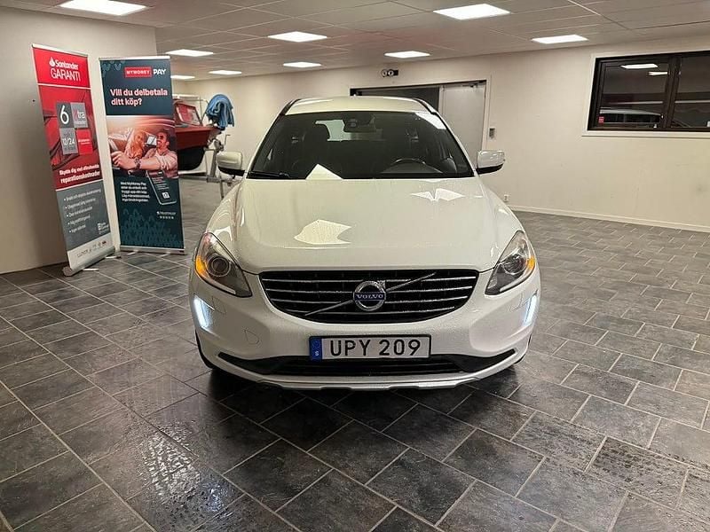 Begagnad Volvo XC60 Momentum 181 HK (133 kW) 2014 Vit SUV