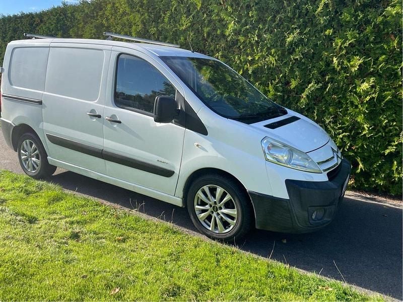 Vit Begagnad 2008 Citroën Jumpy Minibuss | 26 000 kr (Marknadspris) - Bild 1/4