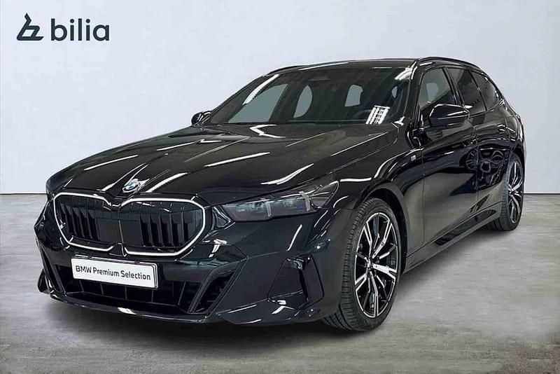 Svart Begagnad 2025 BMW 520 Kombi | 649 900 kr - Bild 1/1