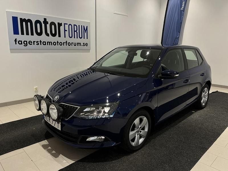 Blå Begagnad 2018 Skoda Fabia Style Halvkombi | 119 000 kr (Marknadspris) - Bild 1/4