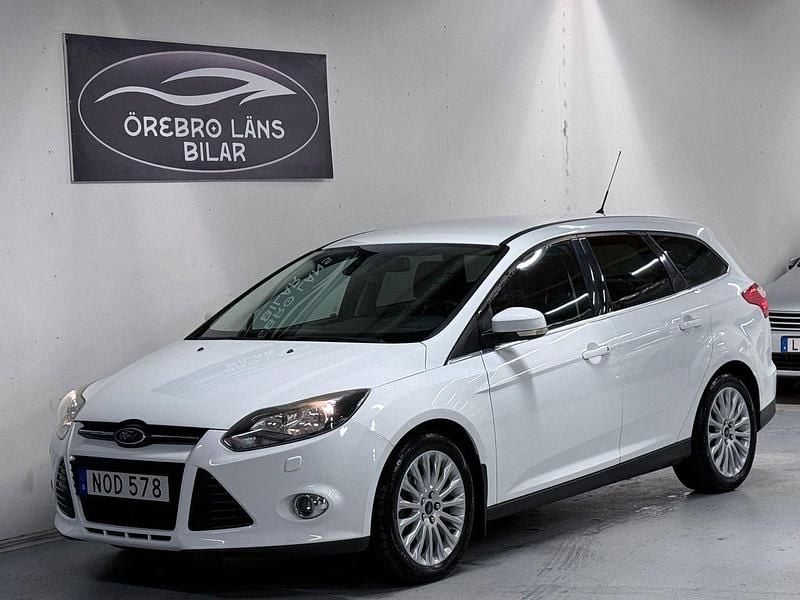 Vit Begagnad 2015 Ford Focus Kombi | 69 900 kr (Bra pris) - Bild 1/4