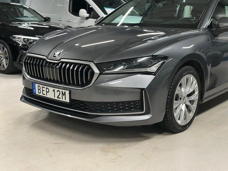 Begagnad Skoda Superb 193 HK (141 kW) 2024 Grå Kombi