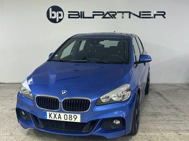 Blå Begagnad 2015 BMW 218 Active Tourer M Sport Minibuss | 89 900 kr (Marknadspris) - Bild 1/4