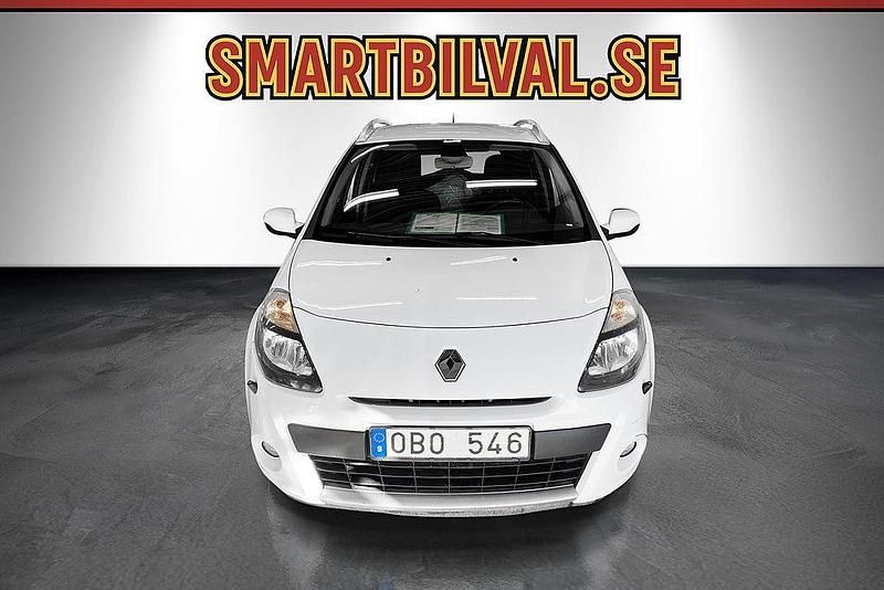 Begagnad Renault Clio GrandTour 103 HK (75 kW) 2012 Vit Kombi