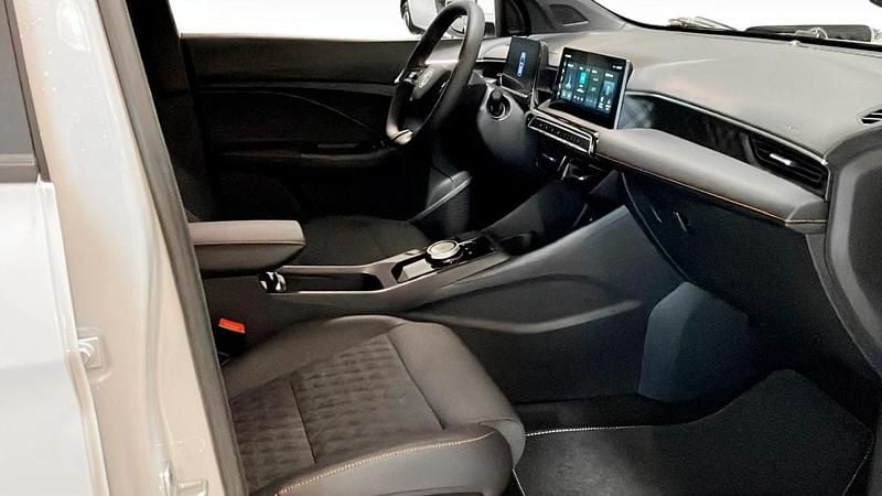 Begagnad MG MG3 Luxury 190 HK (139 kW) 2024 Vit Halvkombi