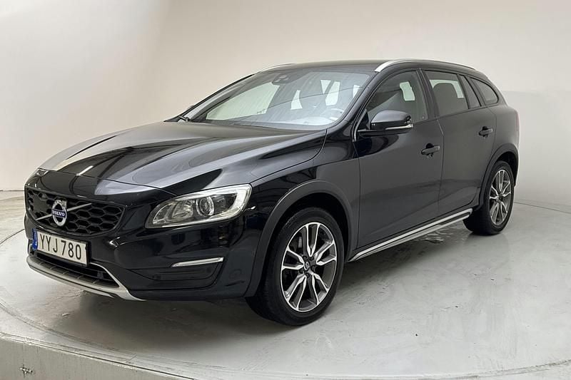 Svart Begagnad 2018 Volvo V60 CC Standard Kombi | 172 000 kr (Lite dyr) - Bild 1/4