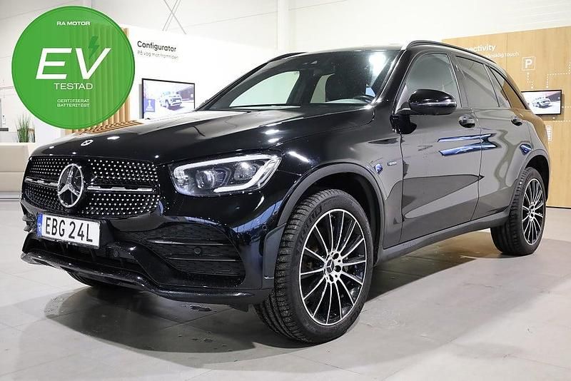 Begagnad Mercedes GLC300e AMG line 306 HK (225 kW) 2020 Svart SUV