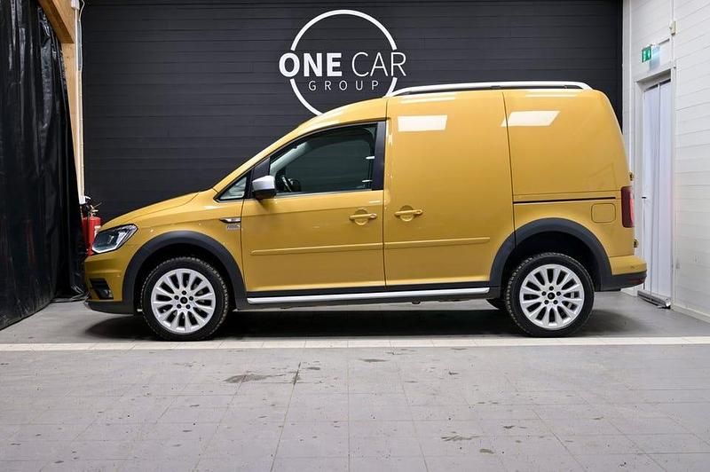 Begagnad VW Caddy 150 HK (110 kW) 2018 Gul Minibuss