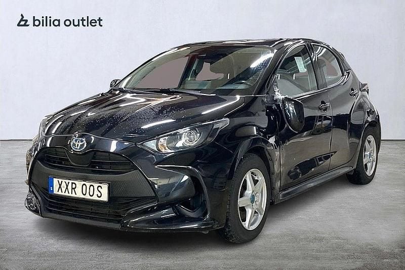 Svart Begagnad 2022 Toyota Yaris Halvkombi | 169 900 kr (Bra pris) - Bild 1/4