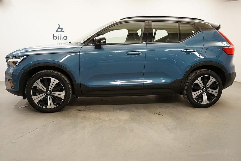 Begagnad Volvo XC40 Core 185 kW (252 HK) 2022 Blå SUV
