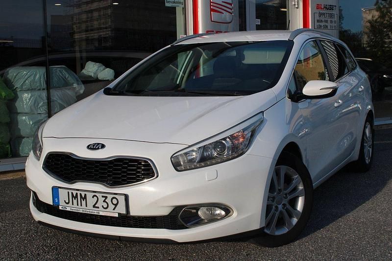 Vit Begagnad 2015 Kia Ceed Sportswagon Comfort Kombi | 74 900 kr (Bra pris) - Bild 1/4