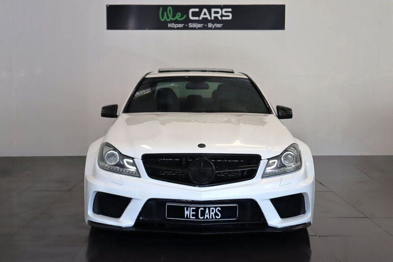 Begagnad Mercedes C63 AMG AMG 560 HK (411 kW) 2008 Vit Sedan