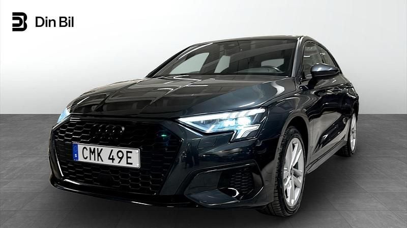 Grå Begagnad 2023 Audi A3 S-Line Sedan | 274 000 kr (Superpris) - Bild 1/4