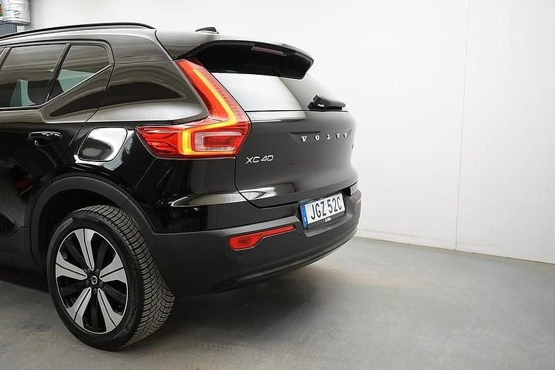 Begagnad Volvo XC40 Core 169 kW (231 HK) 2022 Svart SUV