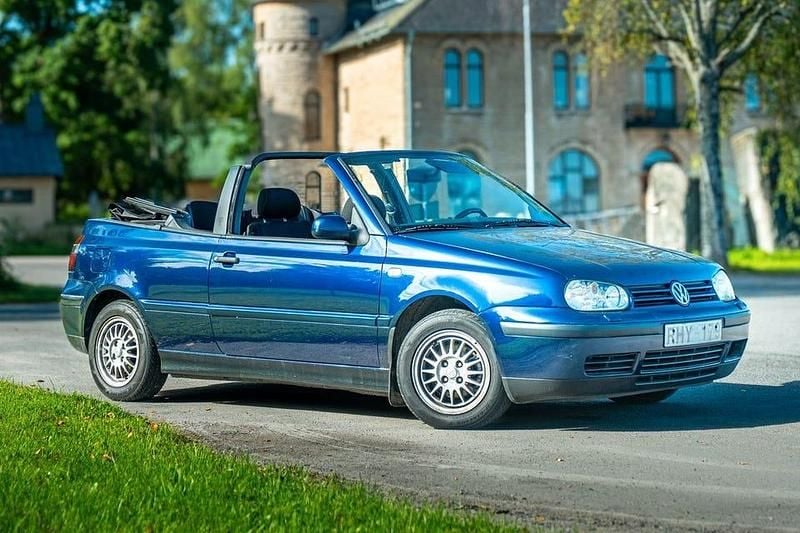 Begagnad VW Golf IV Trendline 116 HK (85 kW) 2000 Blå Cab