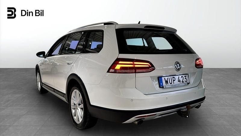 Begagnad VW Golf Alltrack 180 HK (132 kW) 2018 Vit Kombi
