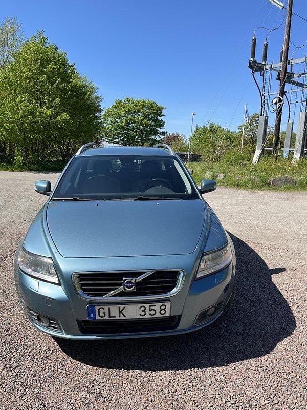Blå Begagnad 2008 Volvo V50 Summum Kombi | 39 000 kr (Marknadspris) - Bild 1/4