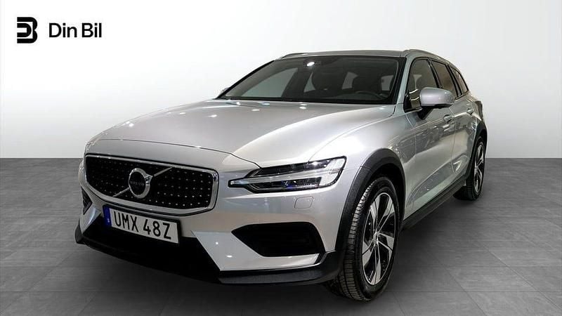 Begagnad Volvo V60 CC Momentum 197 HK (144 kW) 2021 Silver Kombi