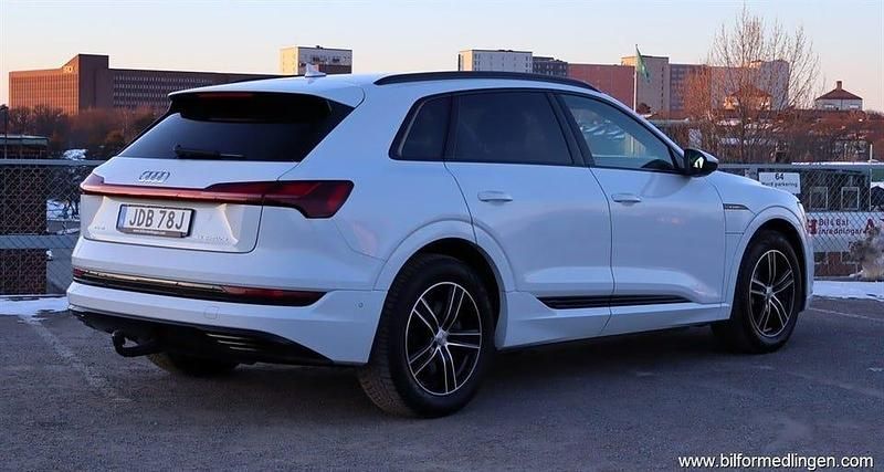 Begagnad Audi e-tron Proline 300 kW (408 HK) 2019 Vit samma som bilen SUV
