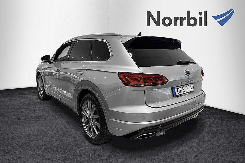 Begagnad VW Touareg R-line 286 HK (210 kW) 2021 Silver SUV