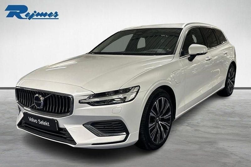 Crystal vit metallic Begagnad 2023 Volvo V60 Core Kombi | 339 900 kr - Bild 1/4