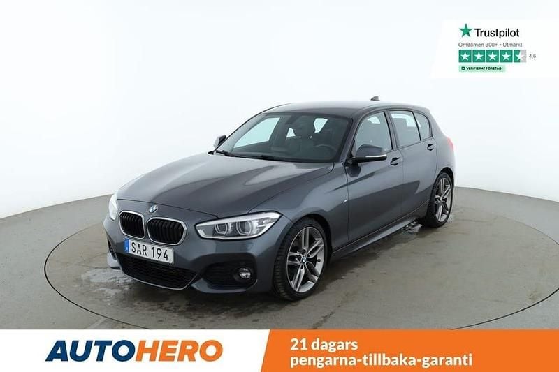 Grå Begagnad 2018 BMW 118 M Sport Halvkombi | 187 000 kr (Marknadspris) - Bild 1/4