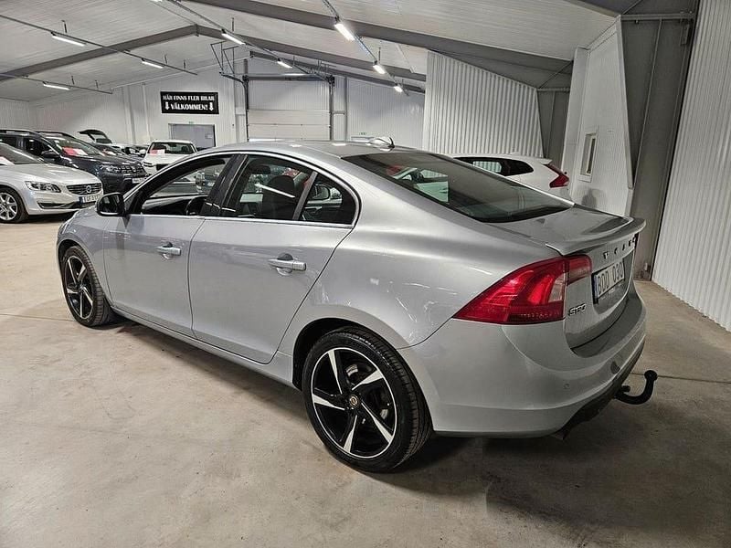Begagnad Volvo S60 Summum 164 HK (120 kW) 2011 Silver (silver metallic) Sedan