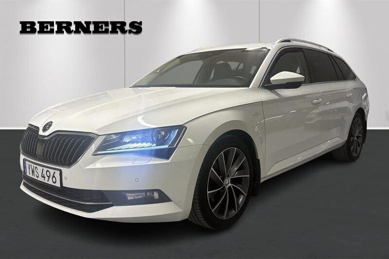 Vit Begagnad 2018 Skoda Superb LAURIN & KLEMENT Kombi | 189 900 kr (Marknadspris) - Bild 1/4